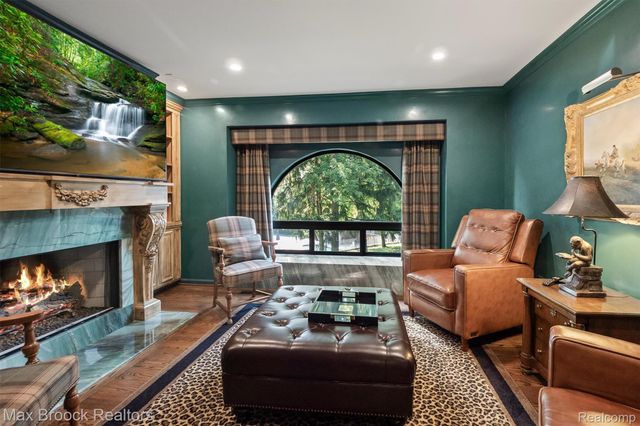 969 Bloomfield Woods, Bloomfield Hills, MI 48304