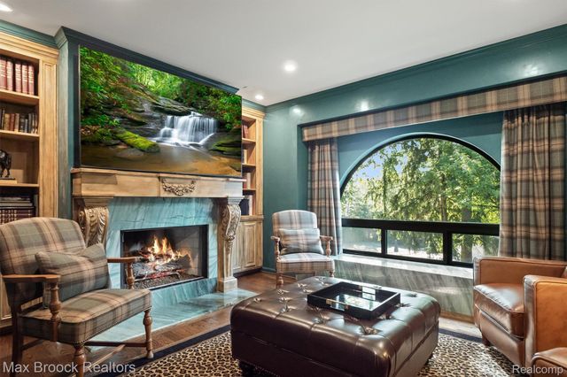 969 Bloomfield Woods, Bloomfield Hills, MI 48304