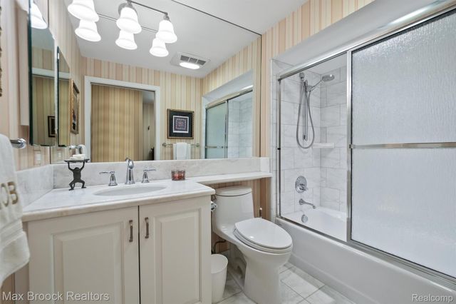 969 Bloomfield Woods, Bloomfield Hills, MI 48304