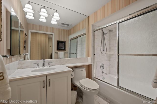 969 Bloomfield Woods, Bloomfield Hills, MI 48304