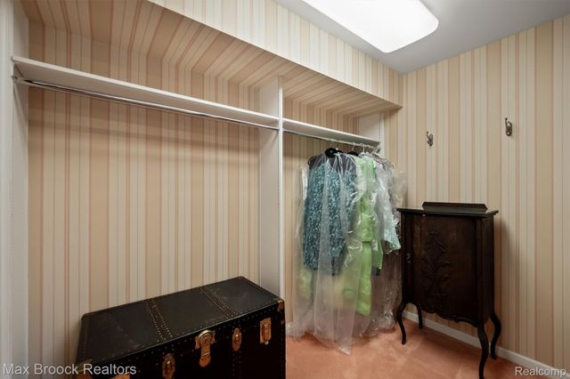 969 Bloomfield Woods, Bloomfield Hills, MI 48304