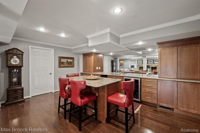 969 Bloomfield Woods, Bloomfield Hills, MI 48304