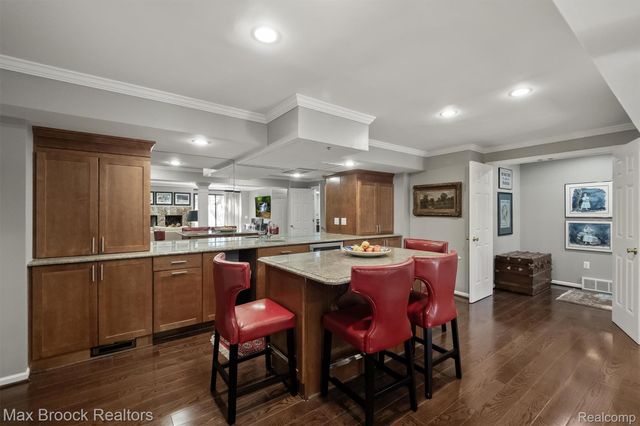 969 Bloomfield Woods, Bloomfield Hills, MI 48304