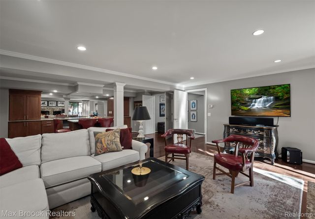 969 Bloomfield Woods, Bloomfield Hills, MI 48304