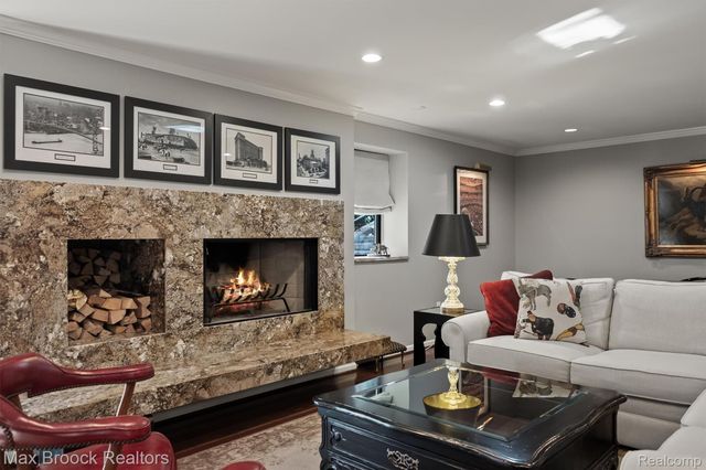 969 Bloomfield Woods, Bloomfield Hills, MI 48304