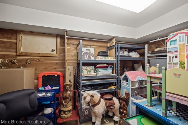 969 Bloomfield Woods, Bloomfield Hills, MI 48304