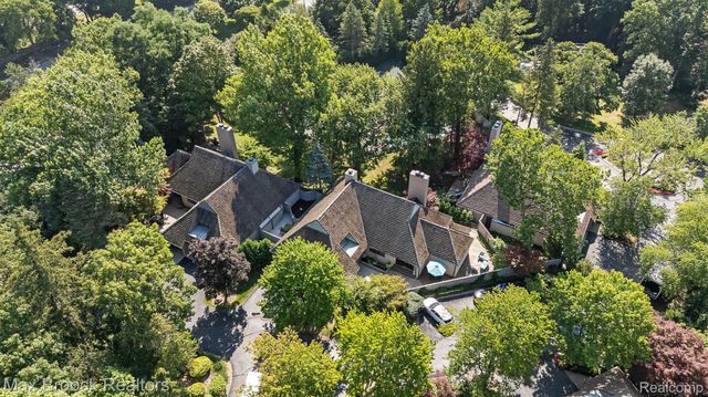 969 Bloomfield Woods, Bloomfield Hills, MI 48304