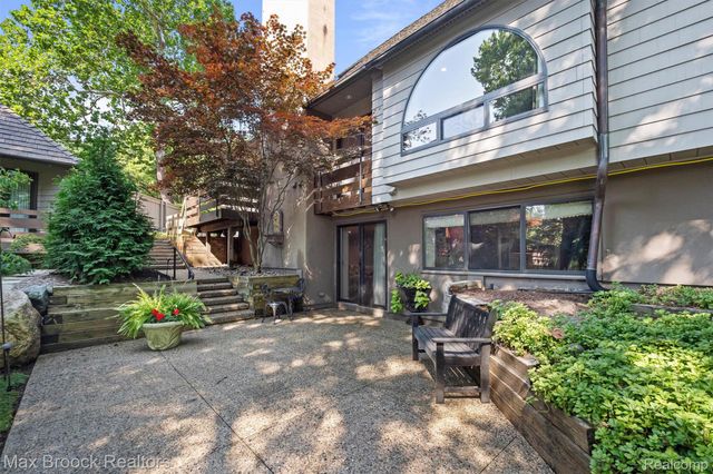 969 Bloomfield Woods, Bloomfield Hills, MI 48304