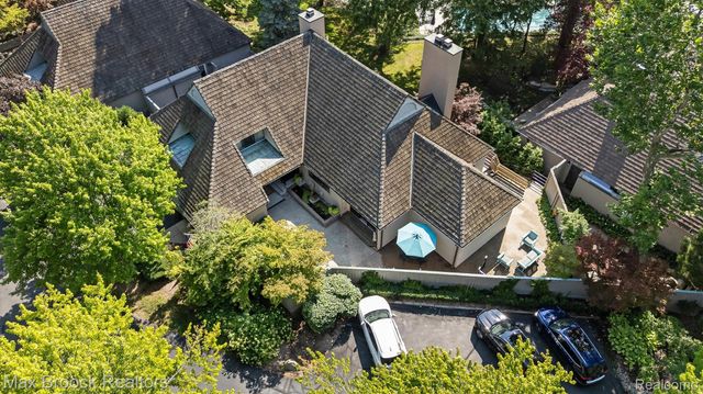 969 Bloomfield Woods, Bloomfield Hills, MI 48304