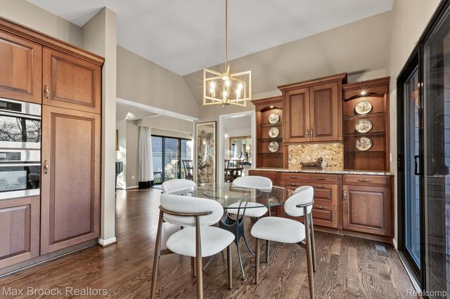 969 Bloomfield Woods, Bloomfield Hills, MI 48304