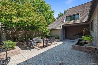969 Bloomfield Woods, Bloomfield Hills, MI 48304