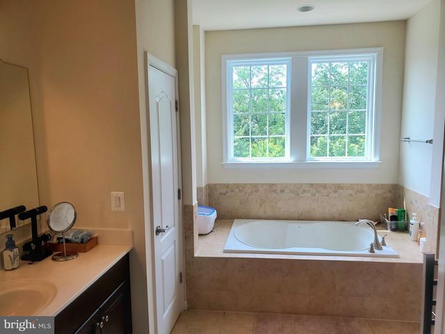 20950 ASHBURN HEIGHTS DR, Ashburn, VA 20148