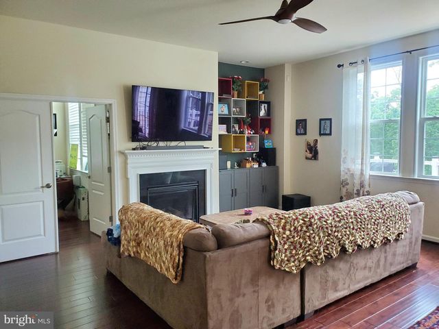 20950 ASHBURN HEIGHTS DR, Ashburn, VA 20148