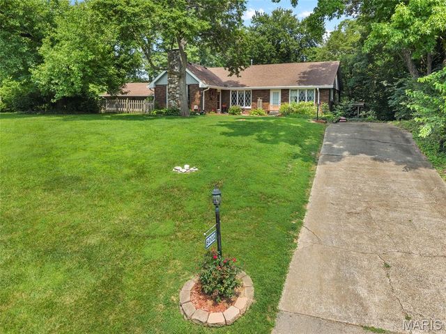 2008 Valley View Lane, Collinsville, IL 62234