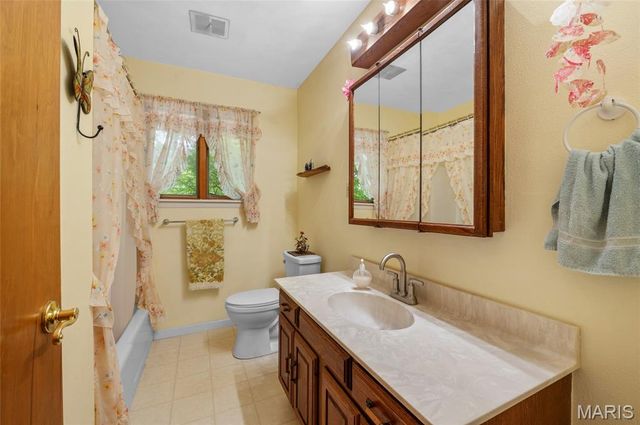 2008 Valley View Lane, Collinsville, IL 62234