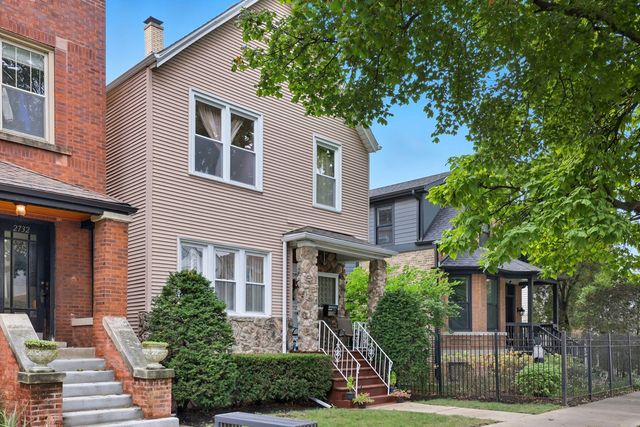 2736 N Monticello Avenue, Chicago, IL 60647