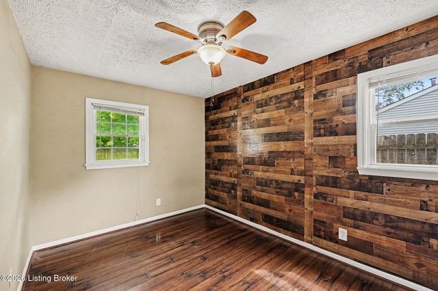 13601 Greystone Ave, Louisville, KY 40272