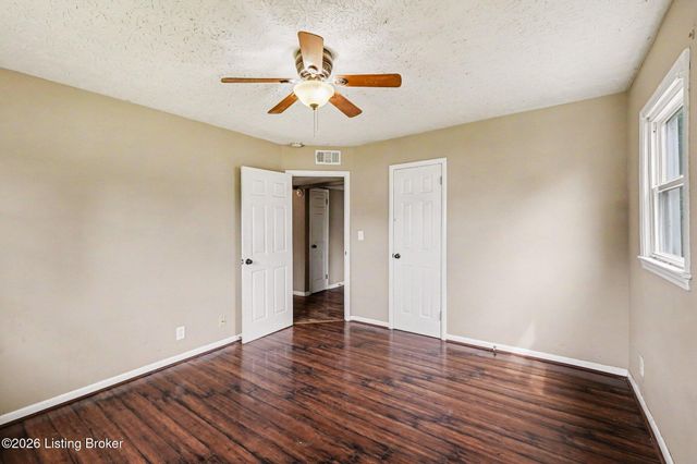 13601 Greystone Ave, Louisville, KY 40272