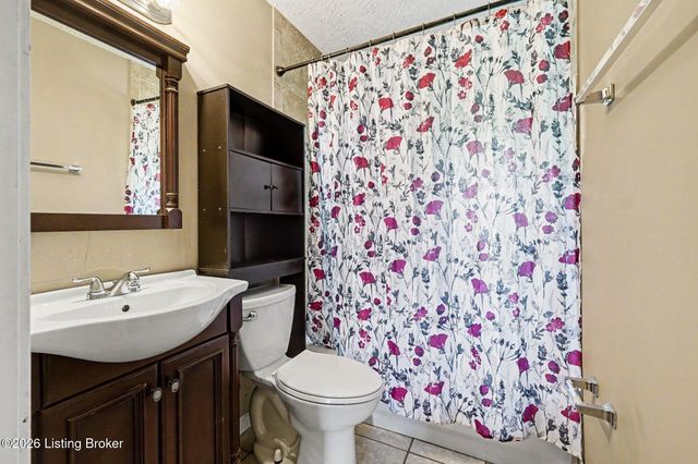 13601 Greystone Ave, Louisville, KY 40272