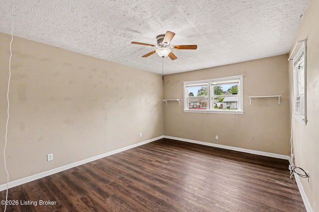 13601 Greystone Ave, Louisville, KY 40272