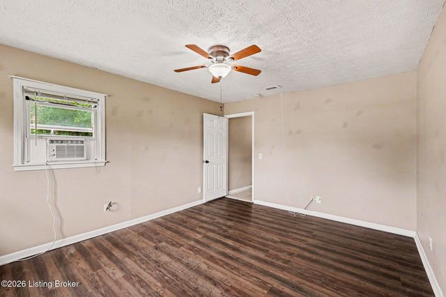 13601 Greystone Ave, Louisville, KY 40272