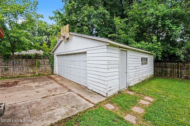 13601 Greystone Ave, Louisville, KY 40272