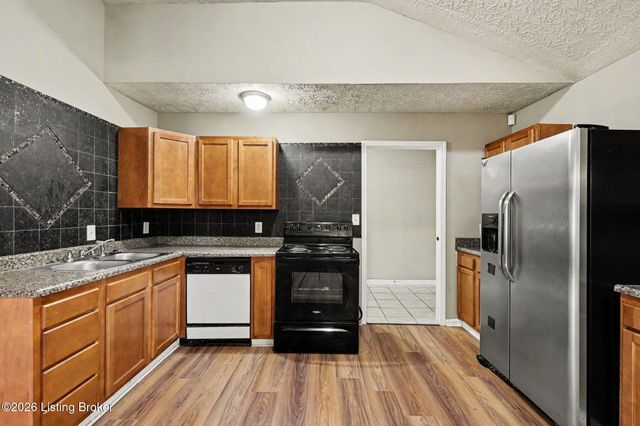 13601 Greystone Ave, Louisville, KY 40272