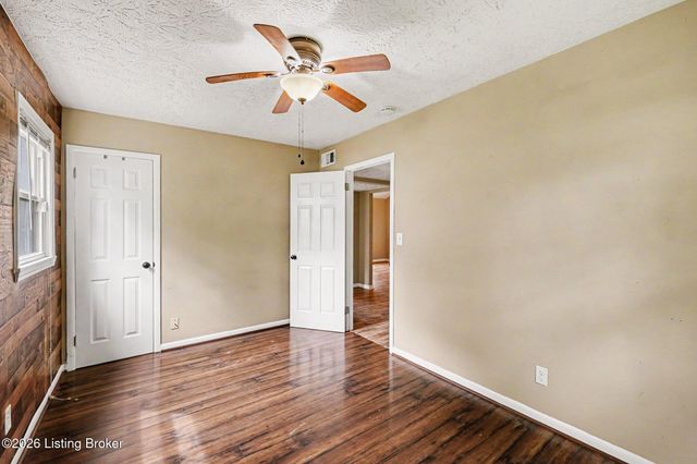13601 Greystone Ave, Louisville, KY 40272