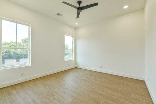 162 Wallace St Unit B, Houston, TX 77022