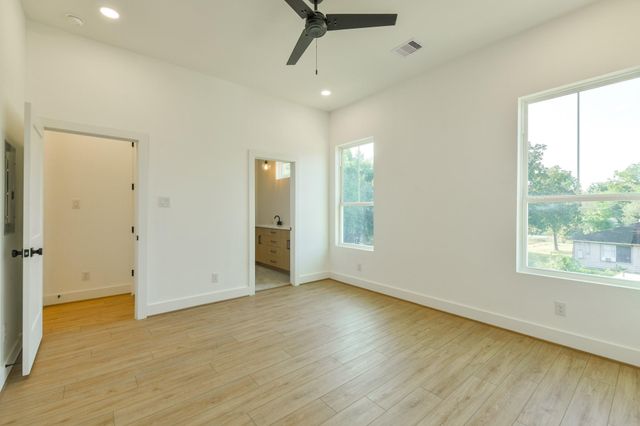 162 Wallace St Unit B, Houston, TX 77022