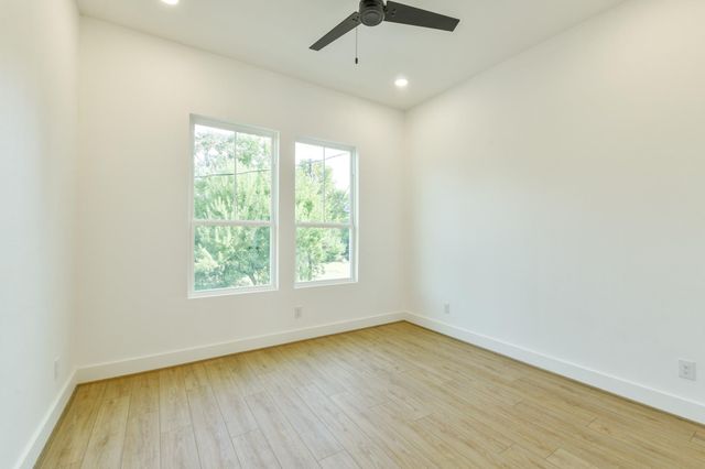 162 Wallace St Unit B, Houston, TX 77022