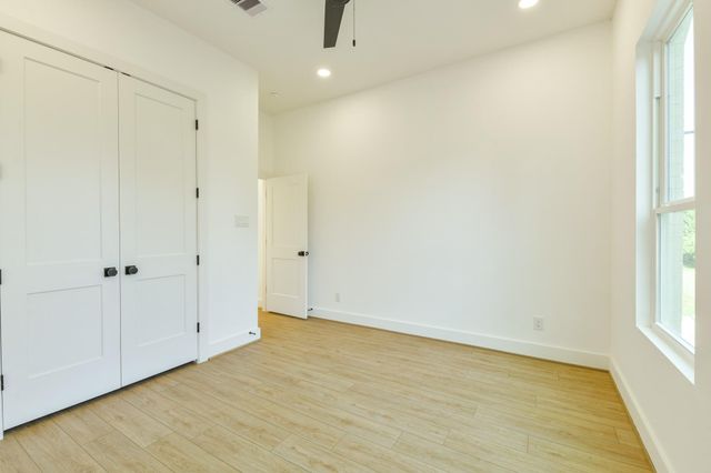 162 Wallace St Unit B, Houston, TX 77022