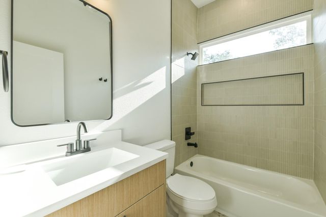 162 Wallace St Unit B, Houston, TX 77022