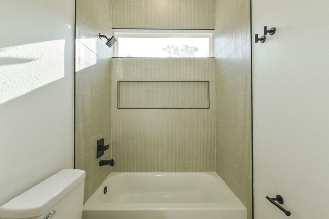 162 Wallace St Unit B, Houston, TX 77022