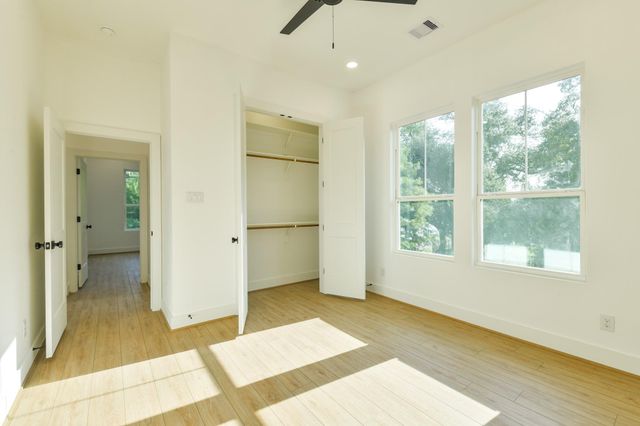 162 Wallace St Unit B, Houston, TX 77022