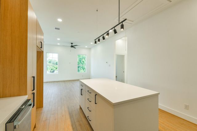 162 Wallace St Unit B, Houston, TX 77022