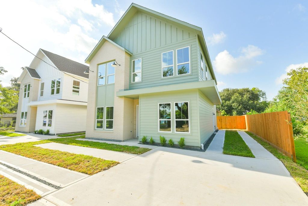 162 Wallace St Unit B, Houston, TX 77022