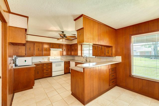 232 Magnolia Street, Brazoria, TX 77422