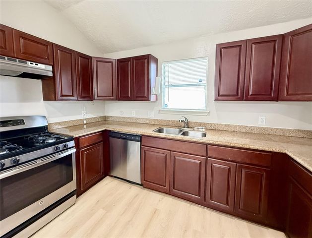 9551 Saffolk Punch Drive, Houston, TX 77065