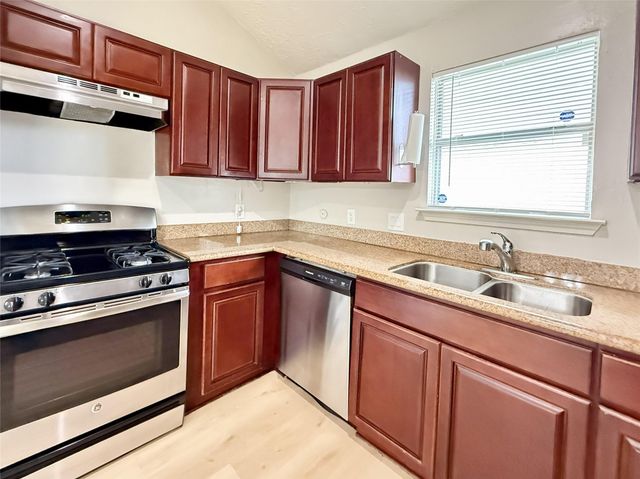 9551 Saffolk Punch Drive, Houston, TX 77065