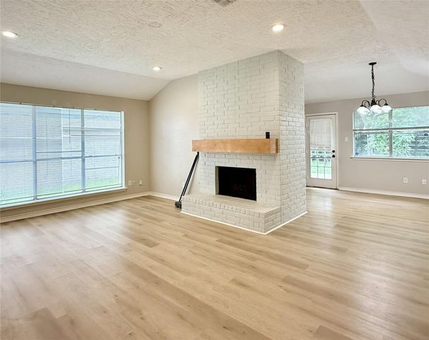 9551 Saffolk Punch Drive, Houston, TX 77065