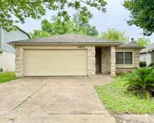9551 Saffolk Punch Drive, Houston, TX 77065