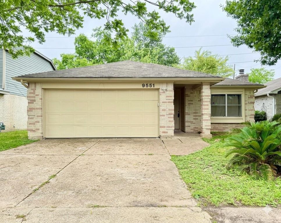 9551 Saffolk Punch Drive, Houston, TX 77065