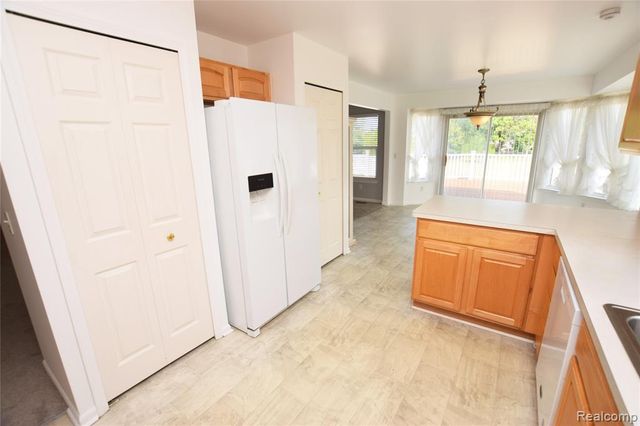 8032 Lark Lane, Grand Blanc, MI 48439