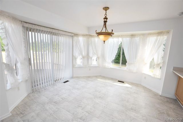 8032 Lark Lane, Grand Blanc, MI 48439