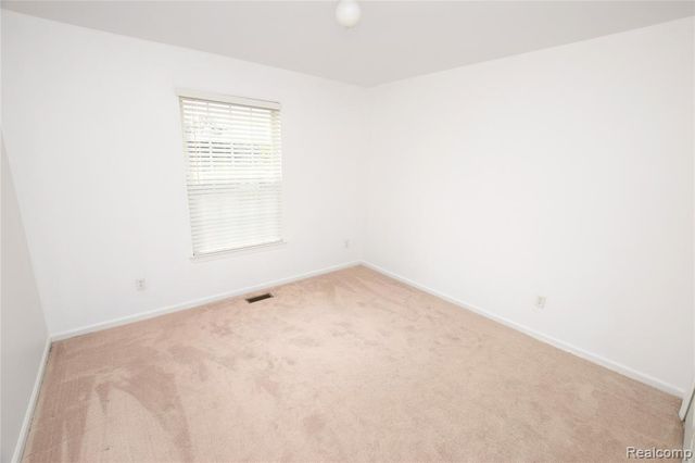 8032 Lark Lane, Grand Blanc, MI 48439