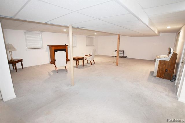 8032 Lark Lane, Grand Blanc, MI 48439