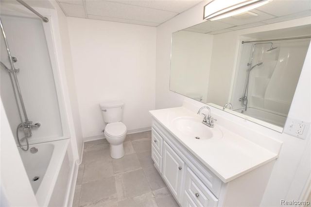 8032 Lark Lane, Grand Blanc, MI 48439