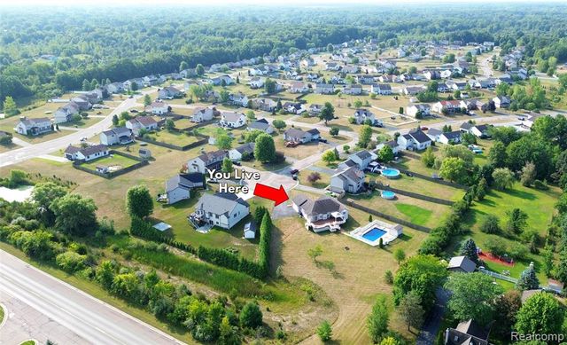 8032 Lark Lane, Grand Blanc, MI 48439
