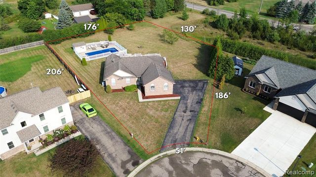 8032 Lark Lane, Grand Blanc, MI 48439